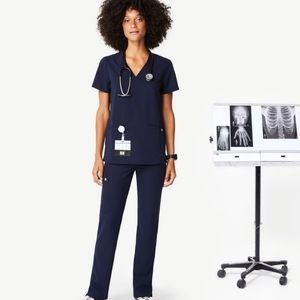 Figs Casma Three Pocket Scrub Top Navy